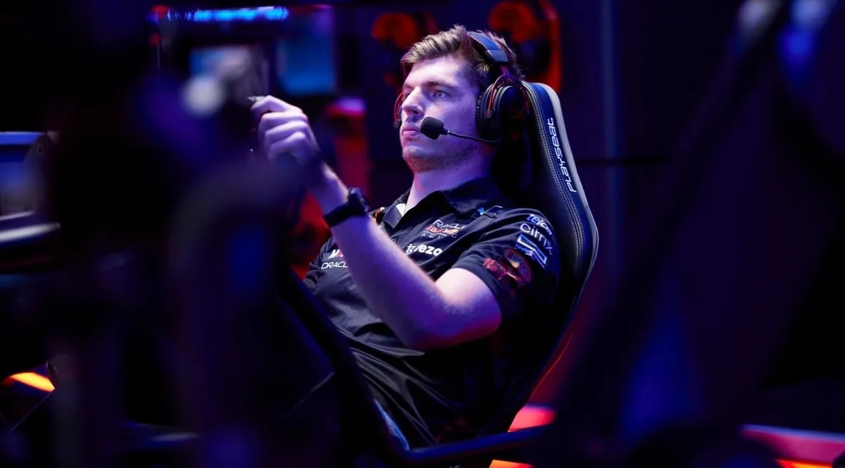 verstappen-simracing-F1